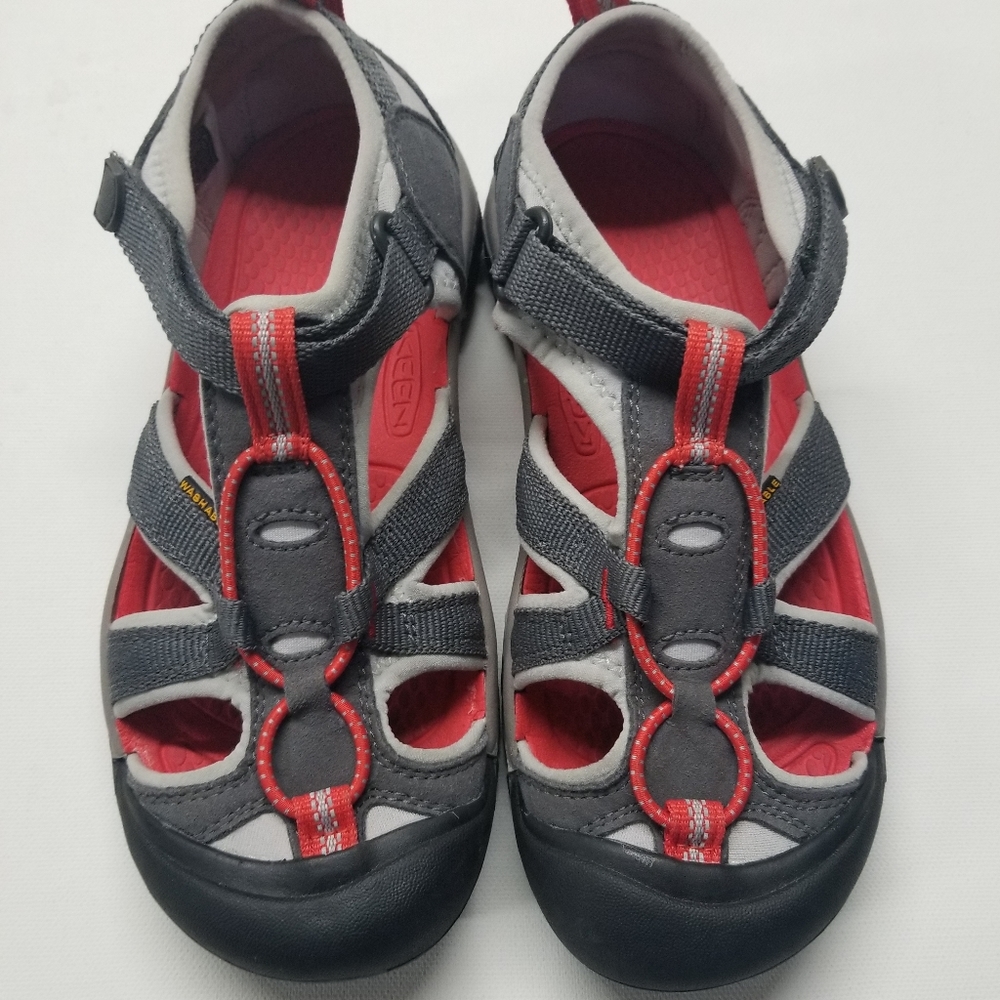 Keen‎ sandals size 4
